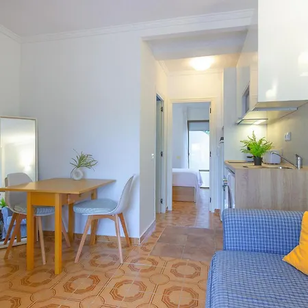 Apartment 1 Bedroom Cozy In *